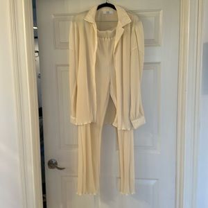 Elegant pants set by Arte by Melissahg. NWOT. Size L.  Never worn!
